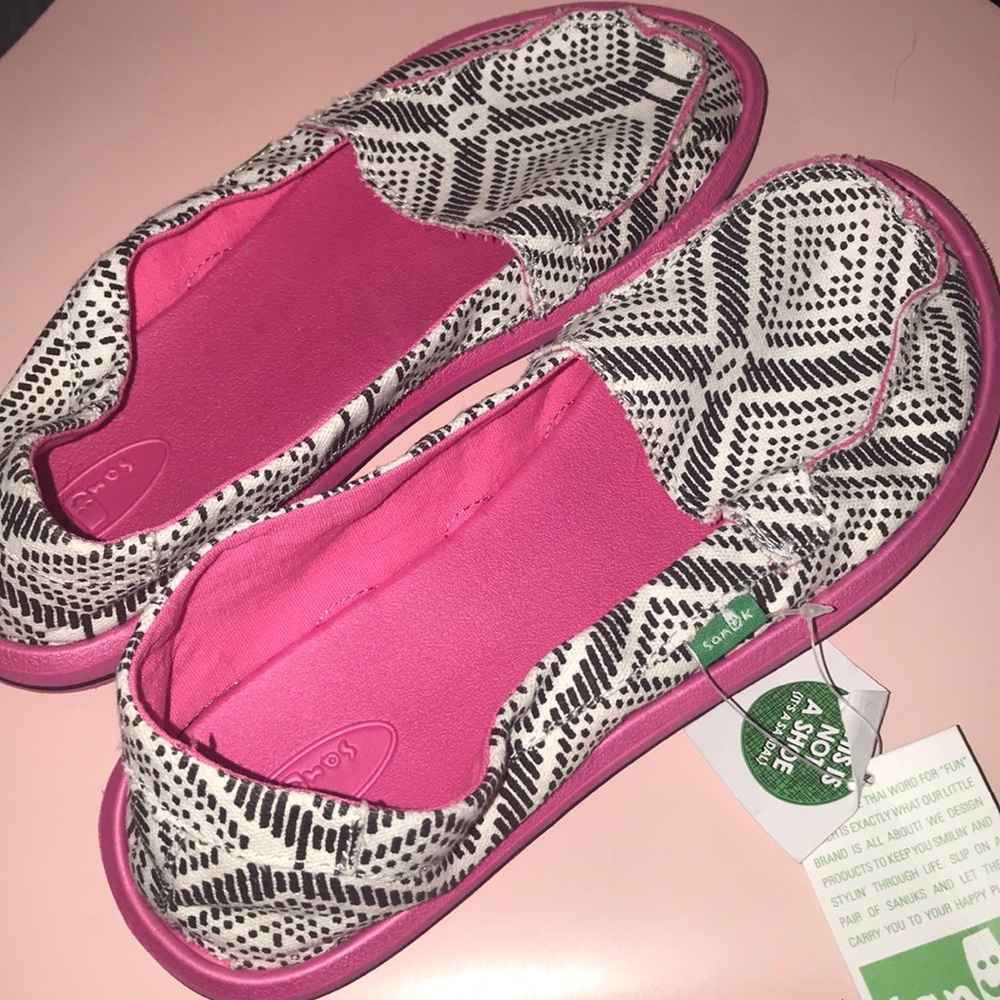 brand new sanuks